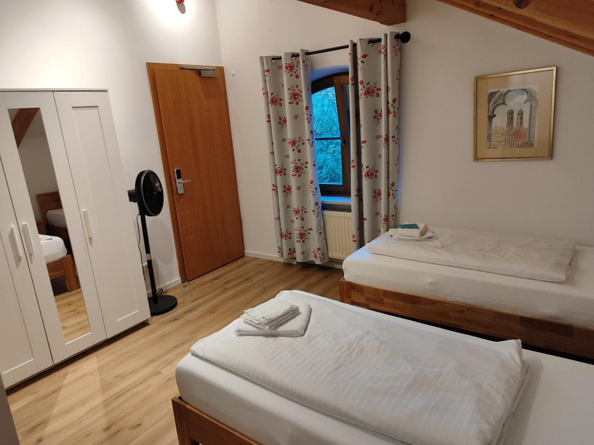 Estelada Boarding Houses Zorneding Extérieur photo