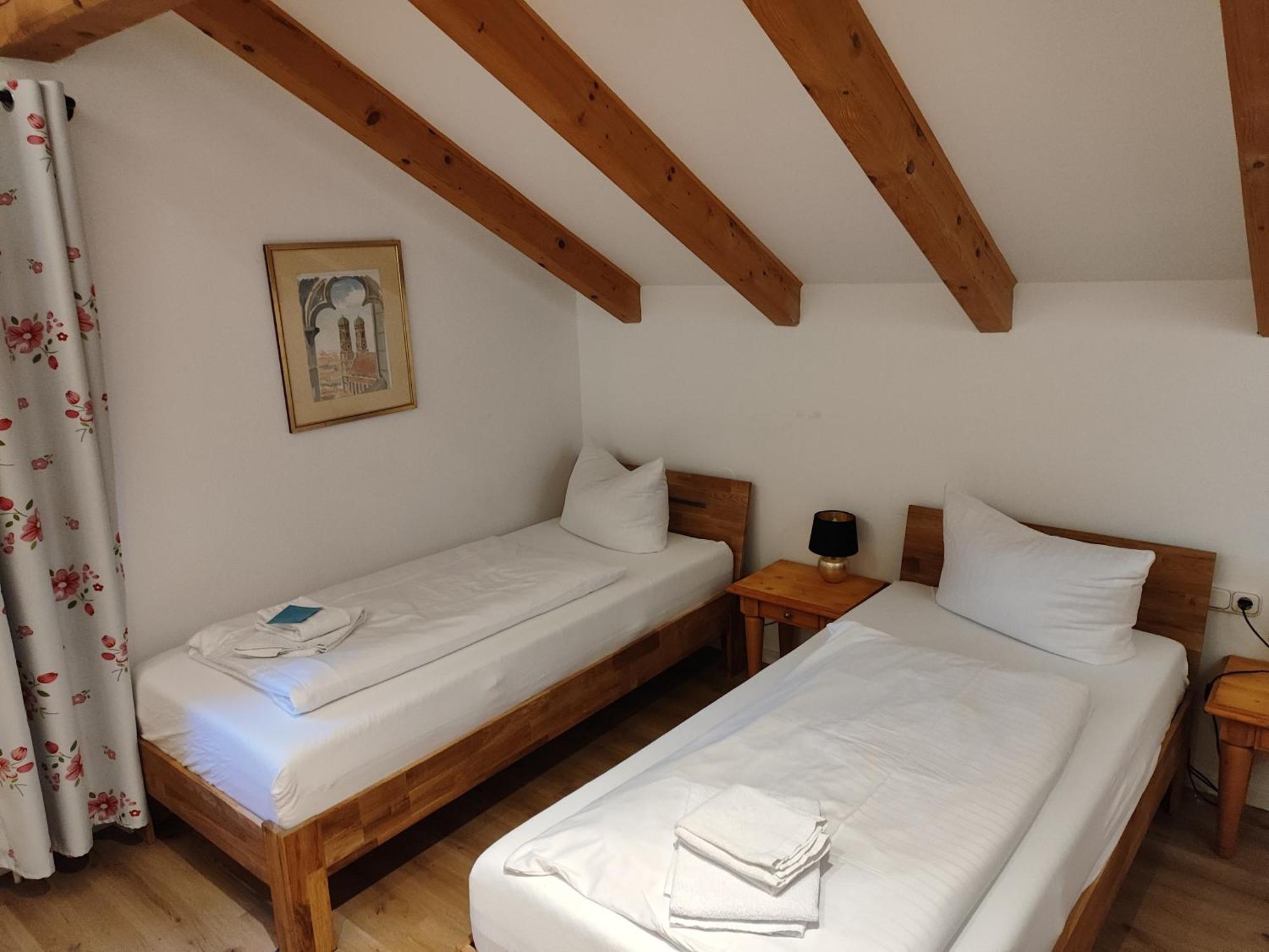 Estelada Boarding Houses Zorneding Extérieur photo